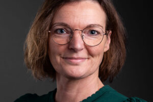 Een zakelijk portret van Mirella Tempelman.